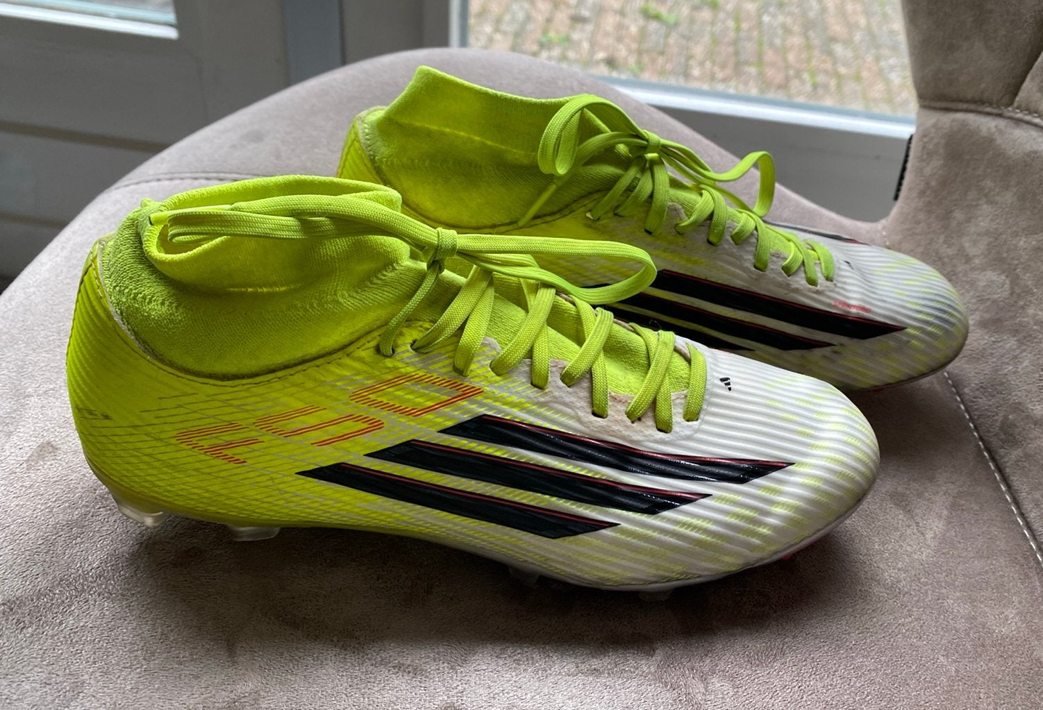 Adidas voetbalschoenen F50, Gebruikt, Maat XS of kleiner, Schoenen, Ophalen of Verzenden