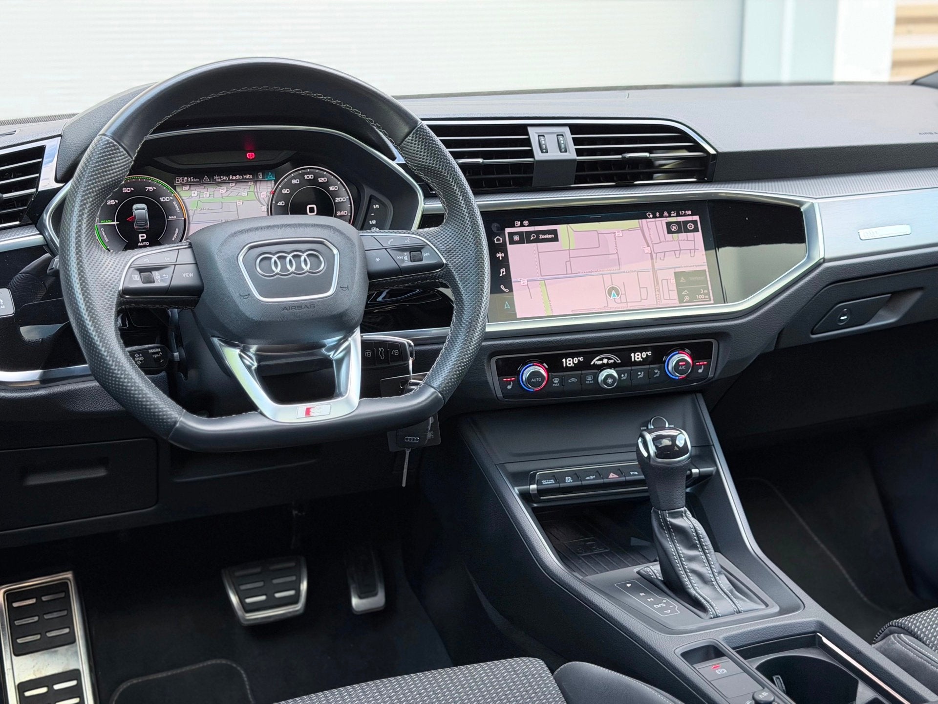 Foto 11 van Audi Q3 Sportback 45 TFSI e S Edition Pano/Camera/AppleCar