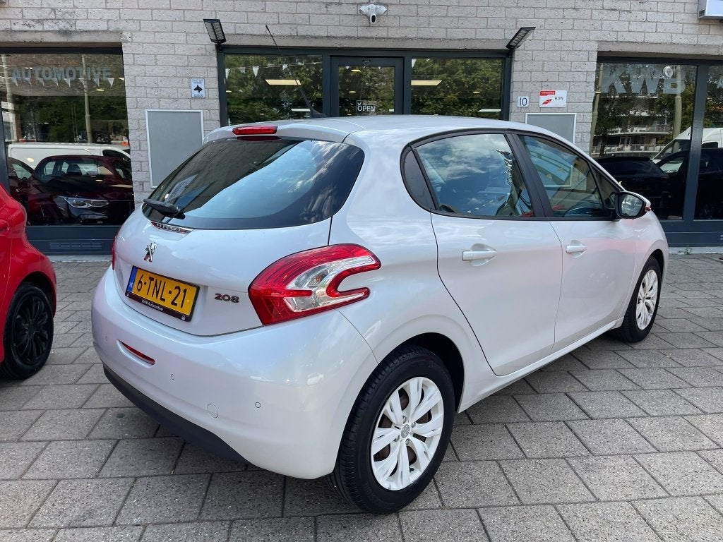 Peugeot 208 1.2 VTi Envy 5Drs Airco Weinig KM NAP (bj 2014), Euro 5, Gebruikt, 31 €/maand, 1199 cc