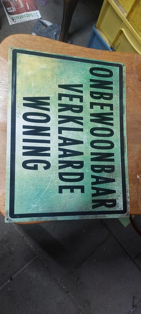 Vintage 'Onbewoonbaar Verklaarde Woning' bord, Ophalen of Verzenden