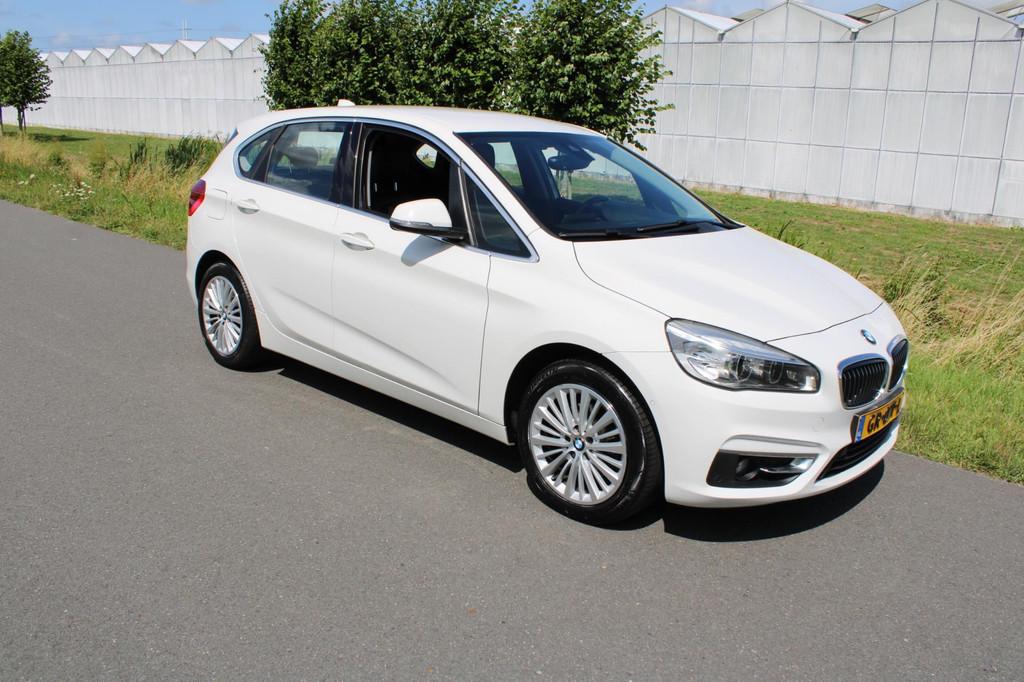 BMW 2-serie Active Tourer 218i Luxury Automaat met Leder, Auto's, BMW, 136 pk, Gebruikt, Automatische klimaatregeling, Wit