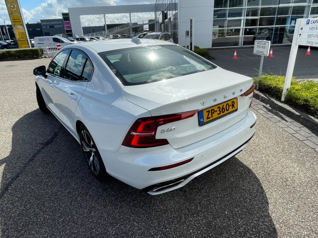 Volvo S60 T4 190PK R-Design| 360Camera| Trekhaak| Adap.Cruis, Automaat, Dealer onderhouden, 1969 cc, S60