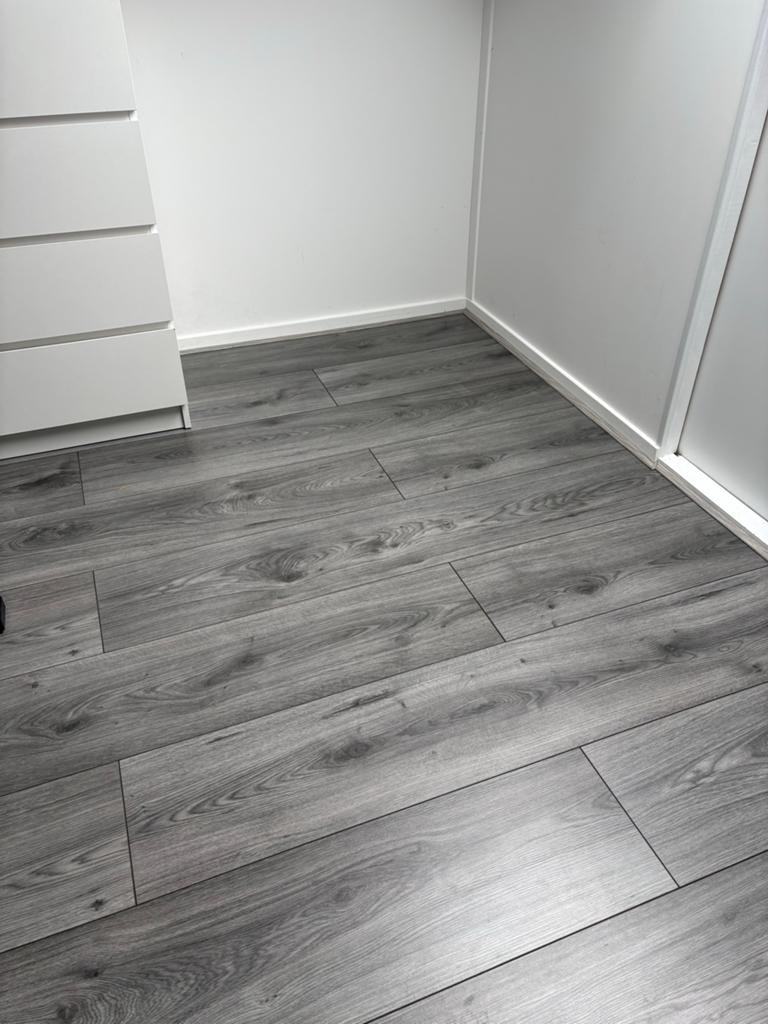Laminaat 25m2 met ondervloer - Grijs, Ophalen, Gebruikt, 50 tot 150 cm, 10 m² of meer