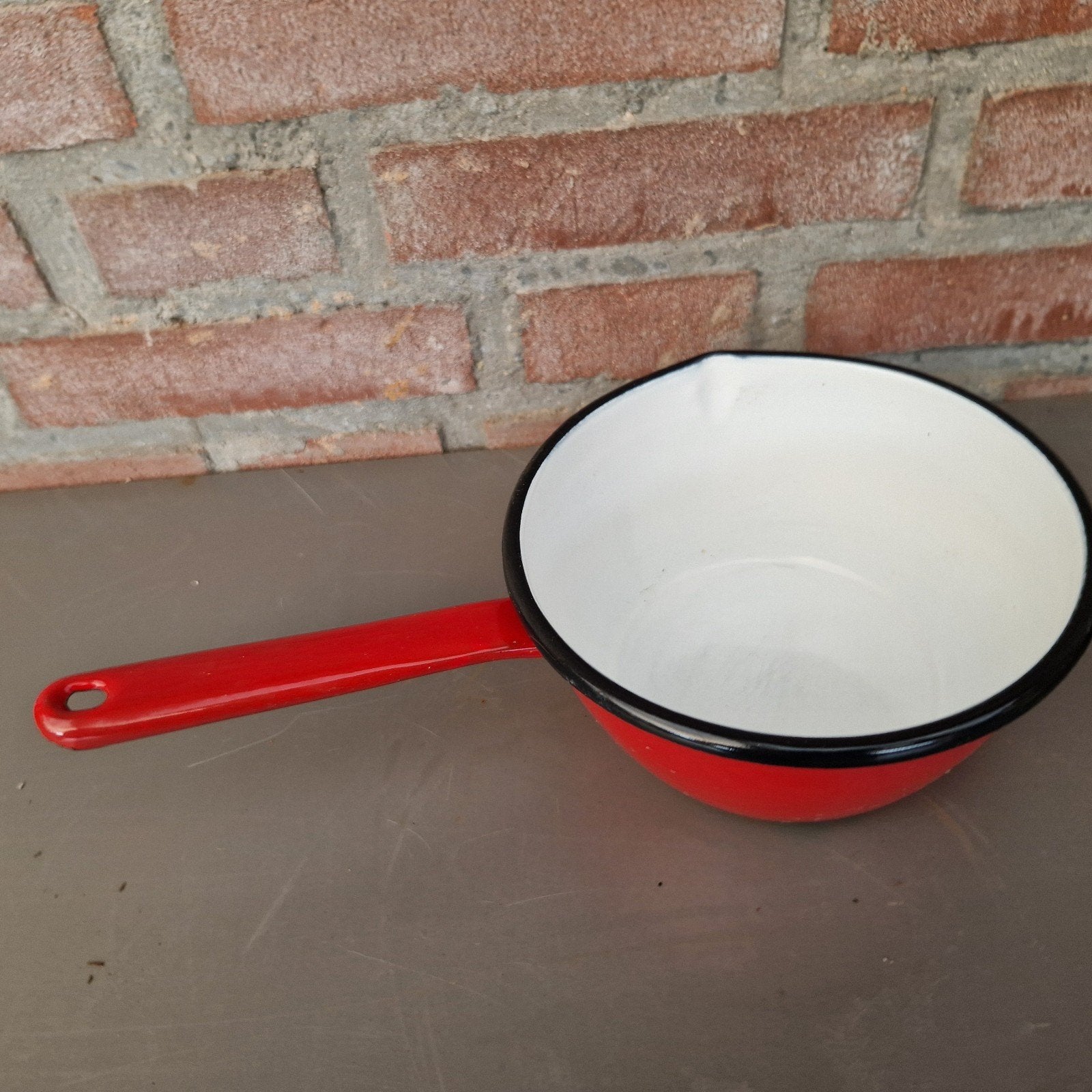 Vintage rode emaille steelpan met tuit, Antiek en Kunst, Ophalen of Verzenden
