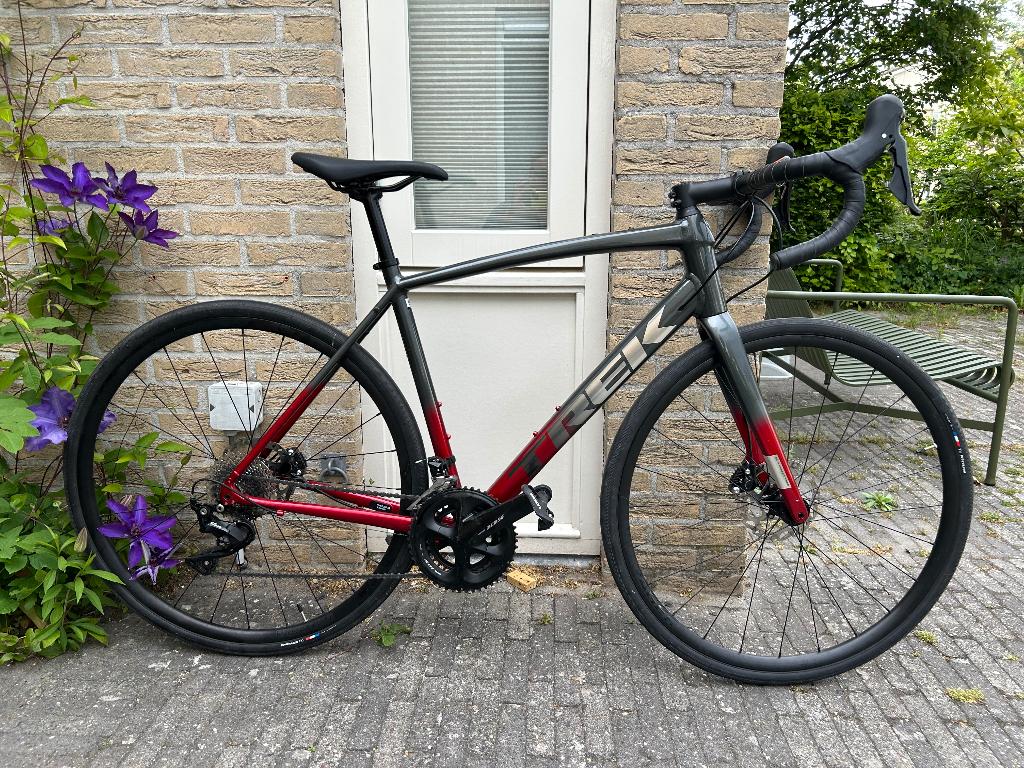 Trek Domane 5 AL Disc (framemaat 56, 1,75 tot 1,80), Fietsen en Brommers, Fietsen | Racefietsen, Gebruikt, Heren, Aluminium, 15 tot 20 versnellingen