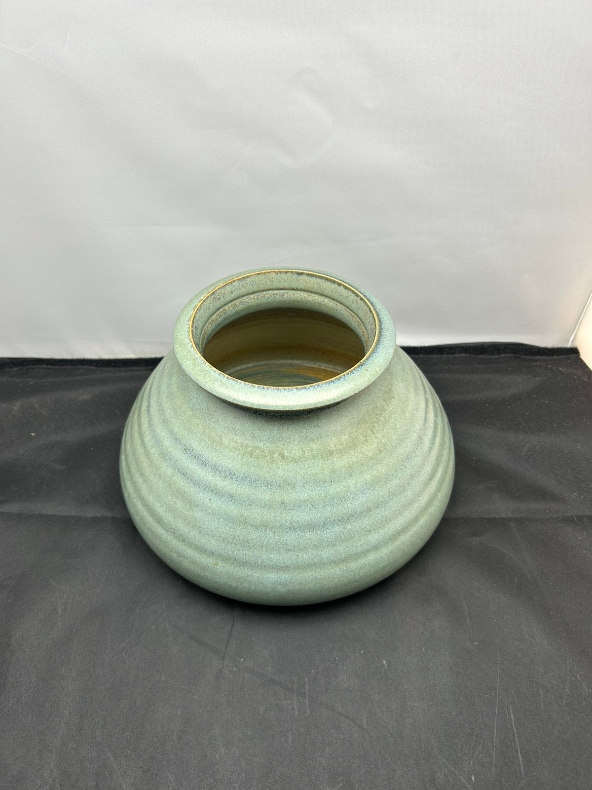 Vintage Gubbels Helden Vaas - Groen Keramiek, Ophalen, Handgemaakt, 14 cm, Zo goed als nieuw
