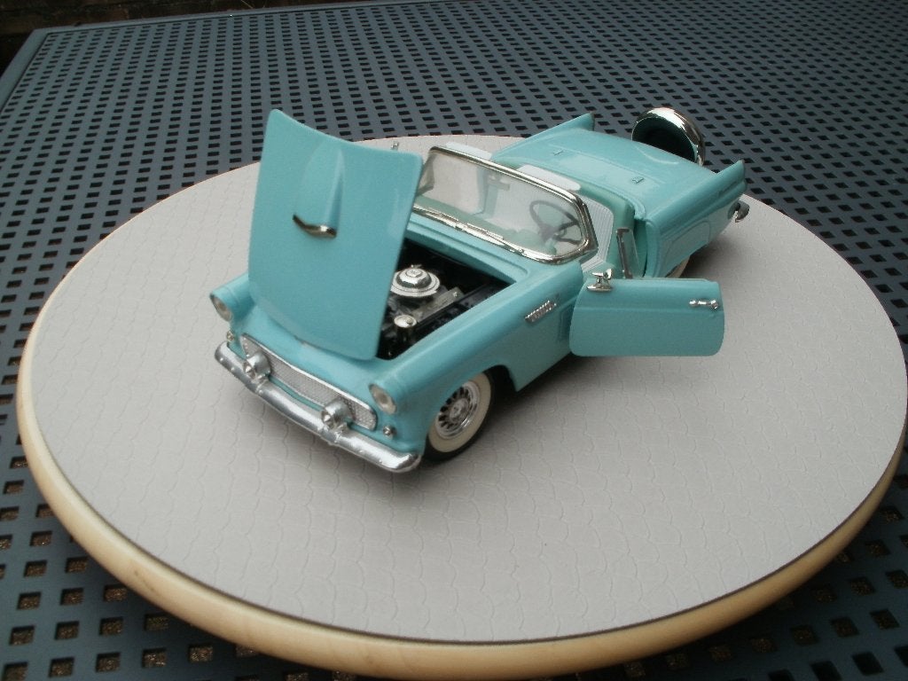 Revell Ford Thunderbird 1955 schaal 1-18 in mint uitvoering., Hobby en Vrije tijd, Ophalen of Verzenden, Zo goed als nieuw, Auto