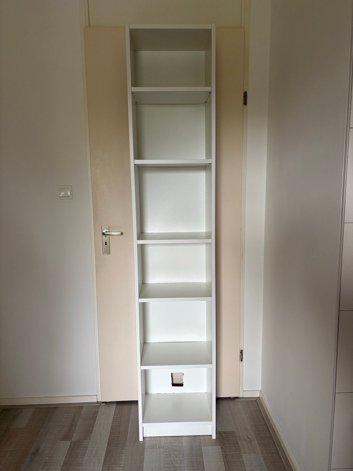 Smalle witte boekenkast GRATIS AFHALEN, Ophalen, Met plank(en), Minder dan 50 cm, Gebruikt