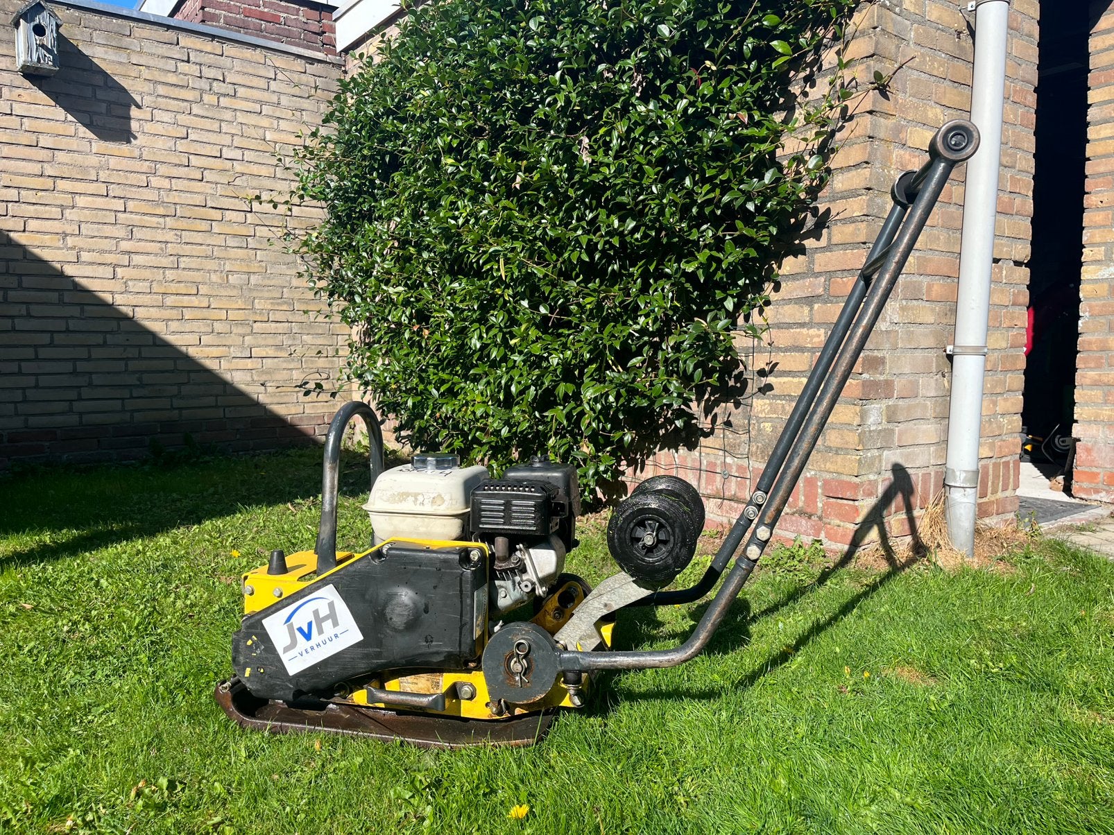 Bomag trilplaat huren Helvoirt – BP10/36, Ophalen, Gebruikt