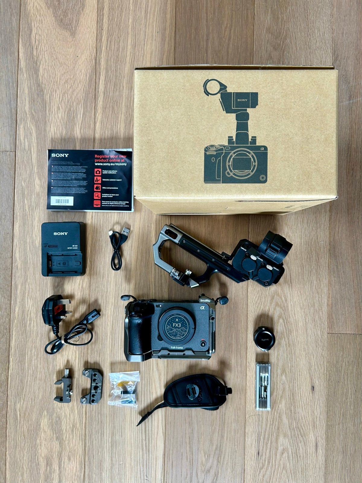 Sony FX3 - Nieuwstaat, garantie, incl. BTW, Audio, Tv en Foto, Fotocamera's Digitaal, Ophalen, Bluetooth, Screenprotector, Zo goed als nieuw