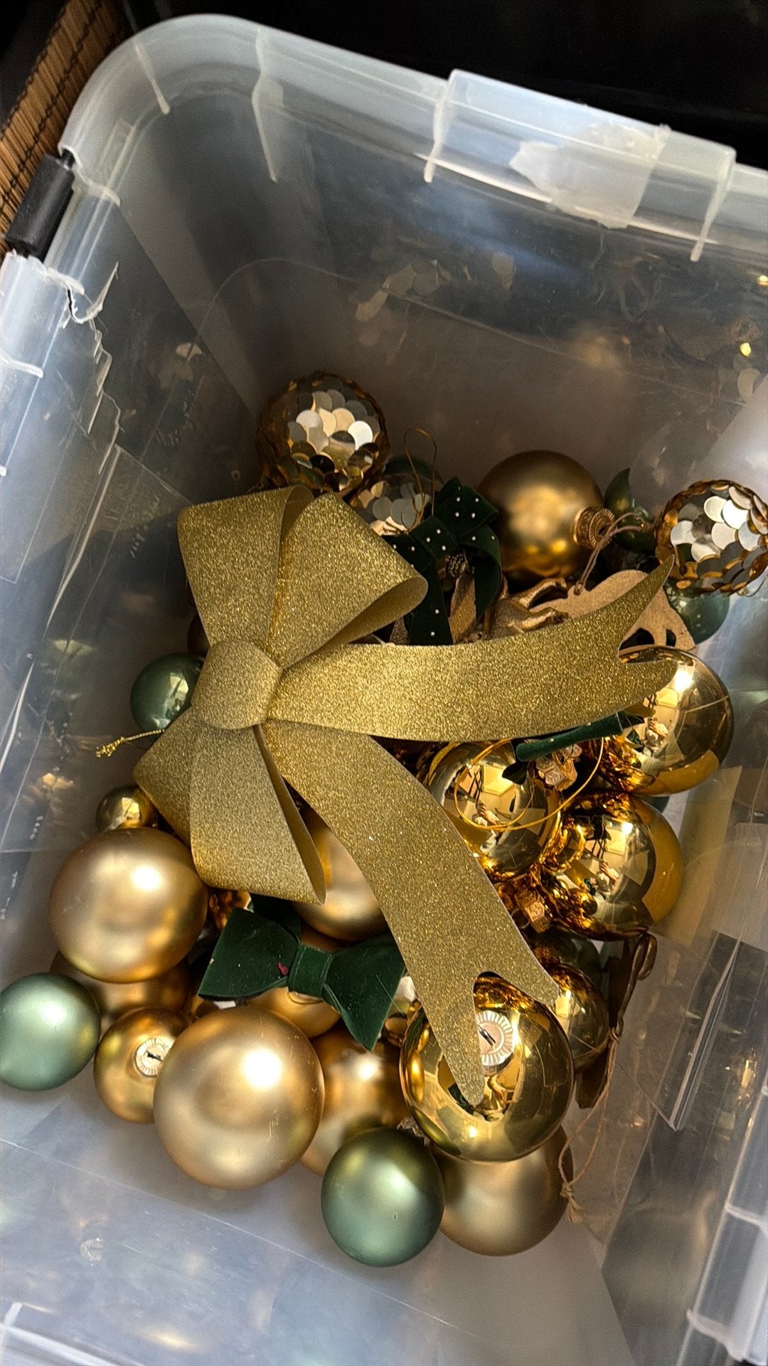 Kerstballen en strikken, Ophalen, Zo goed als nieuw