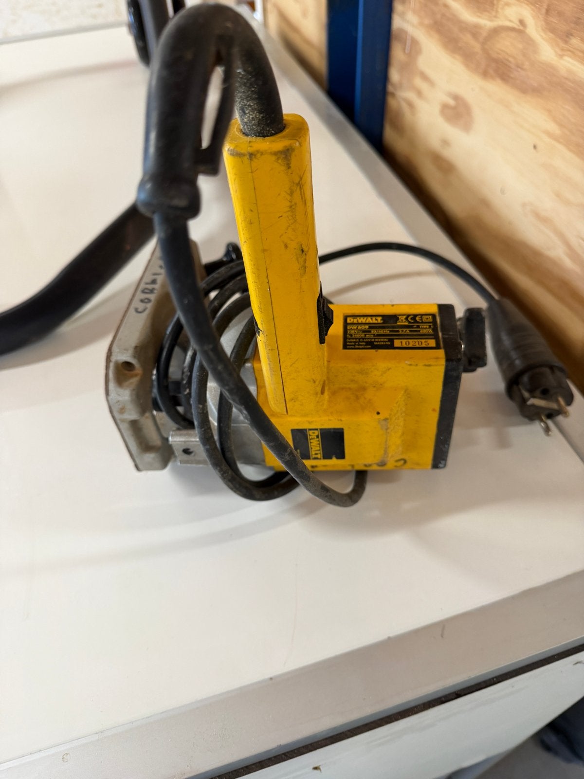 DeWalt DW609 Bovenfrees - Krachtige 600W Freesmachine, Ophalen of Verzenden, Gebruikt, Elektrisch, Bovenfrees