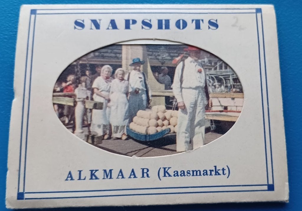 Alkmaar - 10 Vintage Snapshots Kaasmarkt gekleurd  7 x 9 cm, Verzenden, Foto, Klederdracht, Zo goed als nieuw
