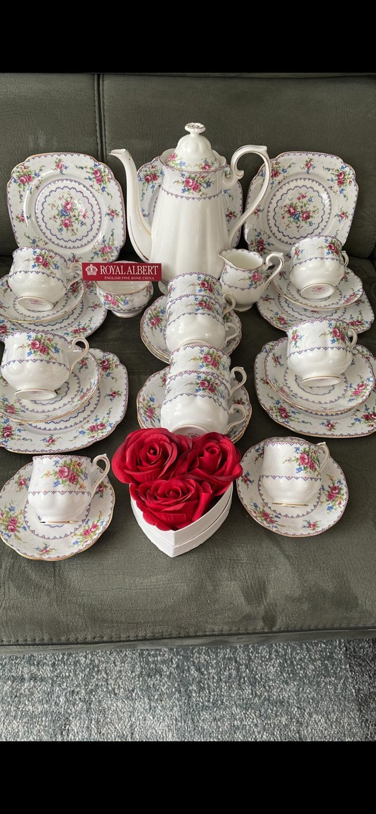 Royal albert PETIT POINT SET 🌹🌹, Ophalen