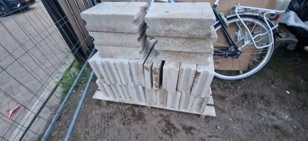 BIA betonblokken 32,5x10x24cm tbv fundering / dragende muur, Ophalen, Nieuw, Beton