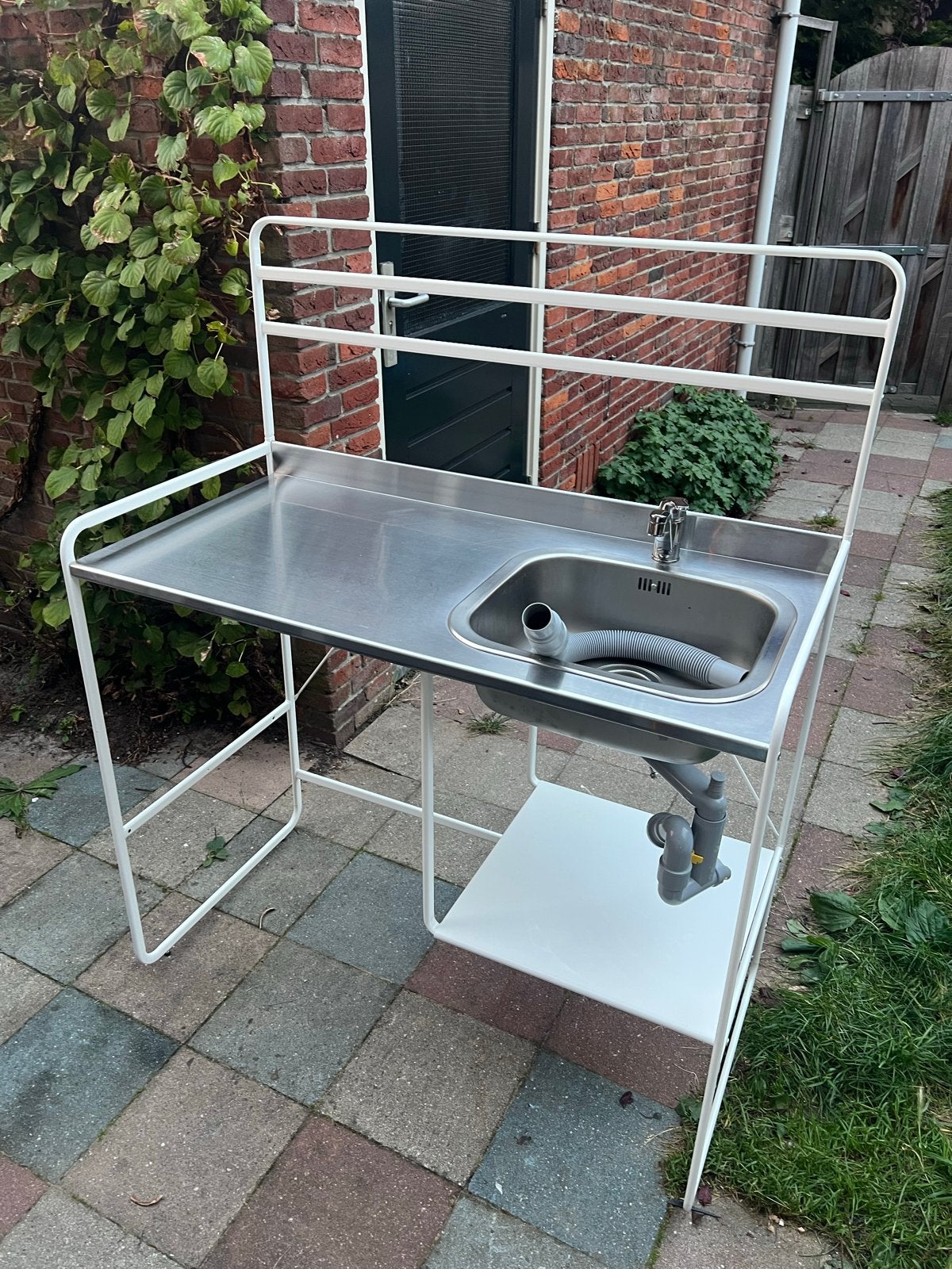 IKEA Sunnersta minikeuken / kitchenette met spoelbak, Tuin en Terras, Ophalen, Zo goed als nieuw, Elektrisch, Vrijstaand