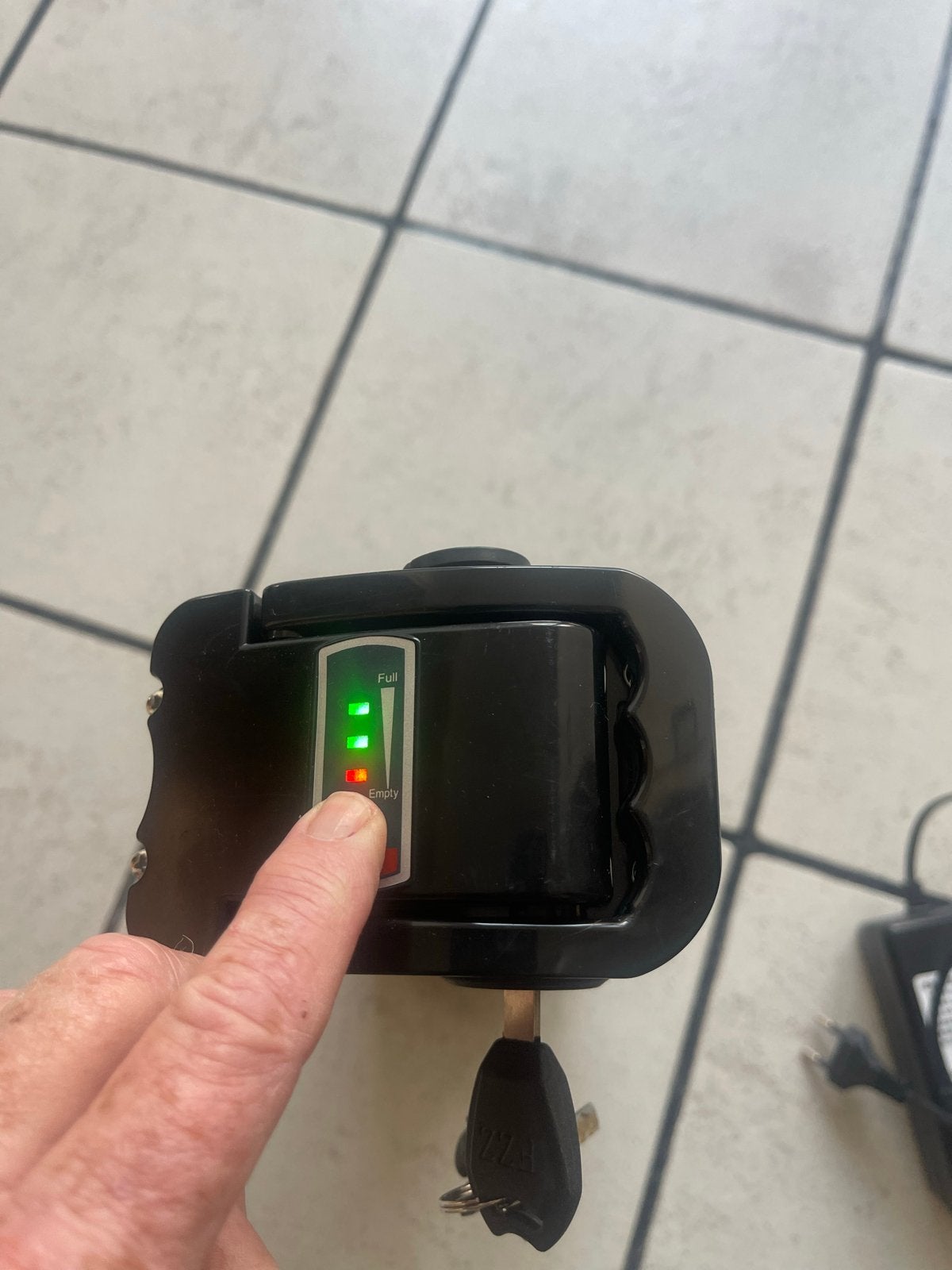 E-bike accu 36V 10.4Ah met lader en sleutels, Zo goed als nieuw