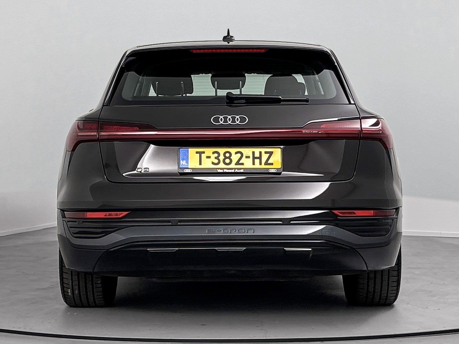 Audi Q8 e-tron 55 quattro Edition 115 kWh 408 PK | 100% SOH, Auto's, Stof, Q8 e-tron, Origineel Nederlands, https://media-marktplaats.export.dv.nl/23609368573/document-1.jpg