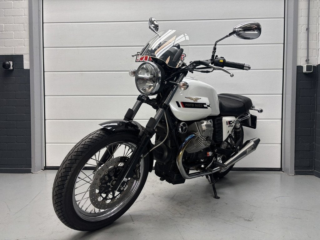 Moto Guzzi V7 CAFÉ CLASSIC (bj 2013), Motoren, Service@piaggio-vespa-rwn.de, Bedrijf, Overig, Minervum 7272
4817 ZM  BREDA