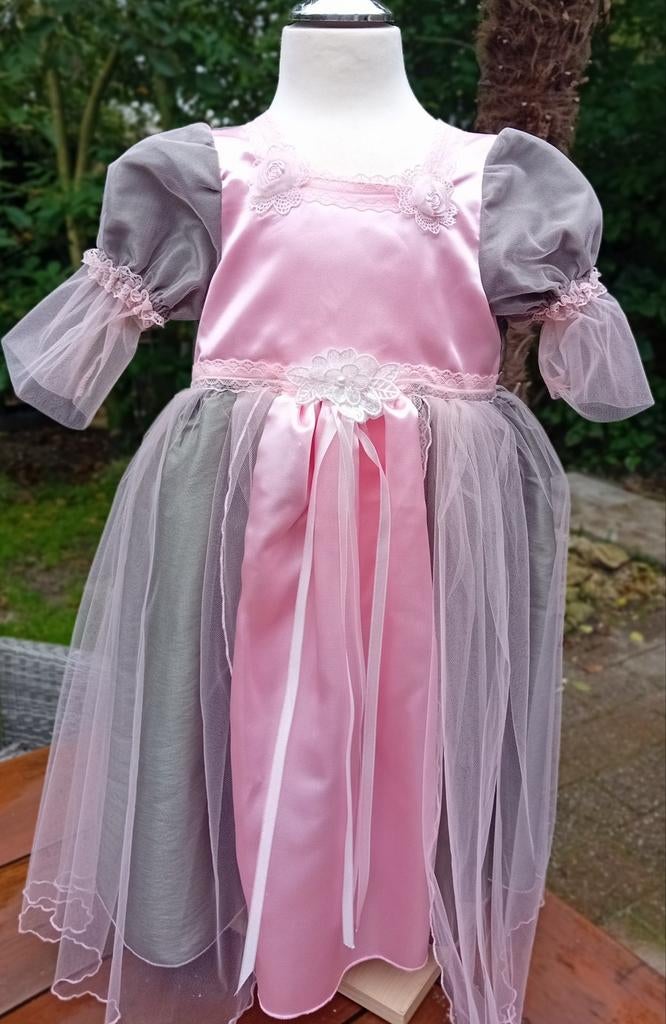 Roze middeleeuwse prinsessenjurk  met tule.  NIEUW! 116/128, Ophalen of Verzenden, Nieuw, 110 t/m 116, Meisje