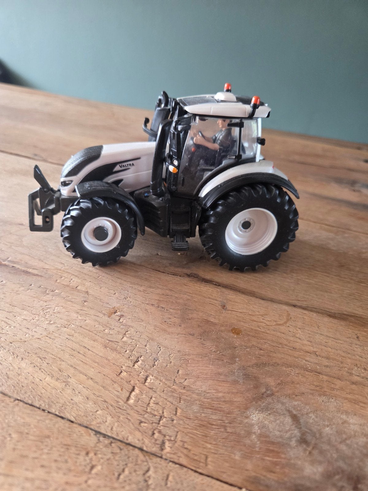 Valtra tractor speelgoedmodel, Ophalen, Zo goed als nieuw