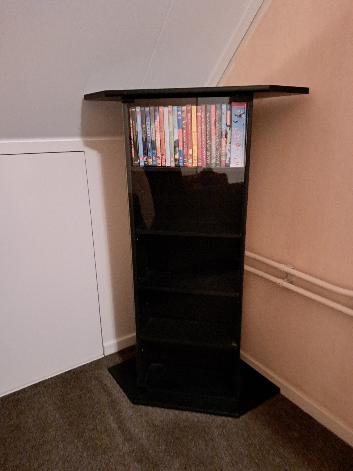 hoekkast voor bijv dvd's, Ophalen, Gebruikt, Hout, Cd's of Dvd's