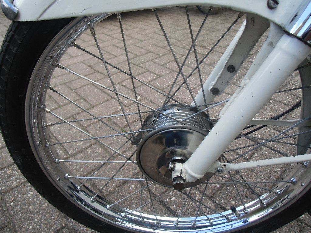 MOOIE PUCH VS 50 WIT 1967 KENTEKEN SLEUTELS, Fietsen en Brommers, Ophalen, Puch, Maximaal 45 km/u, 2 versnellingen