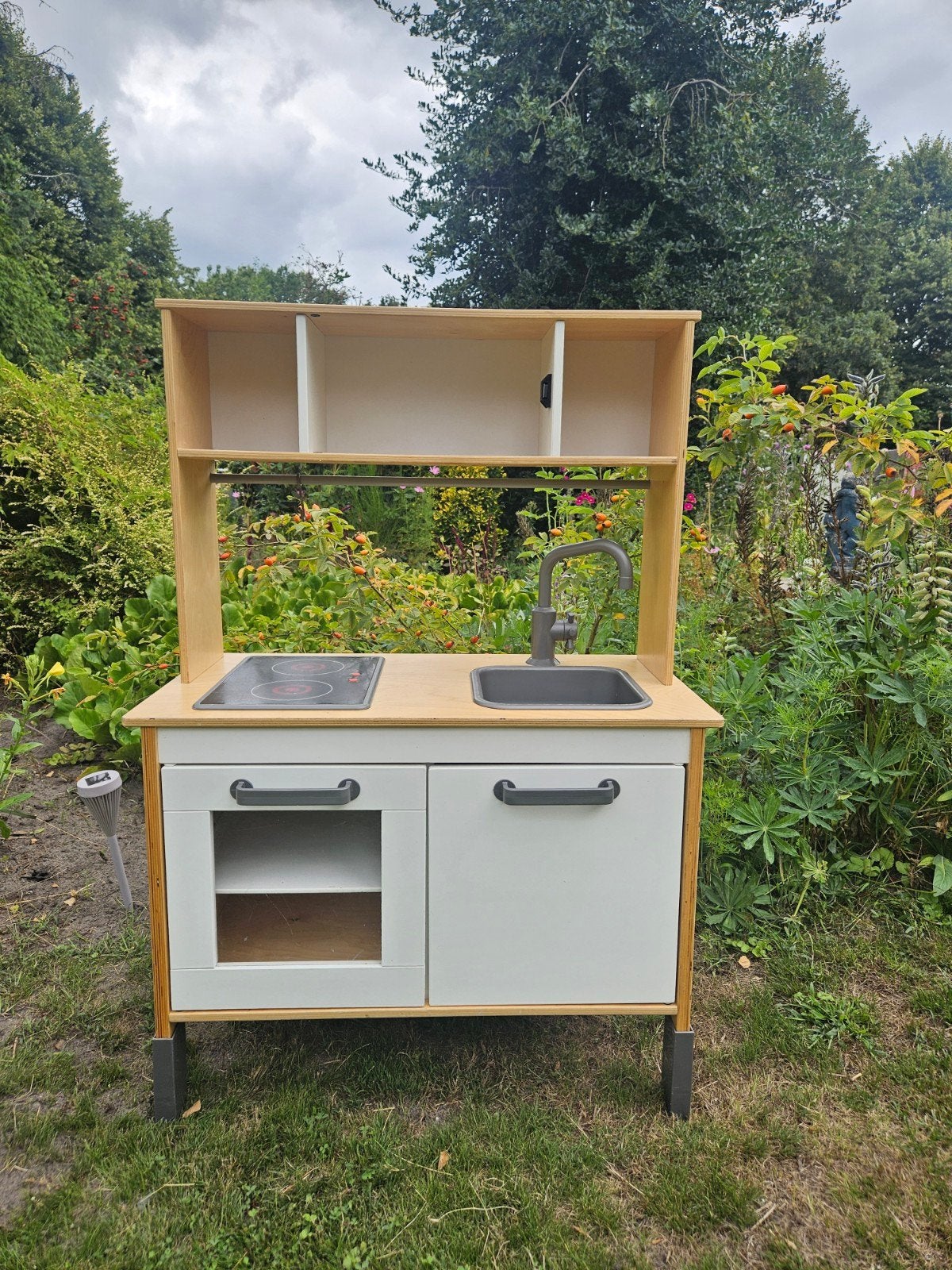 Ikea kinderkeuken Duktig - mist middelste deurtje, Kinderen en Baby's, Speelgoed | Houten speelgoed, Ophalen, Gebruikt, Meubelstuk of Keukentje