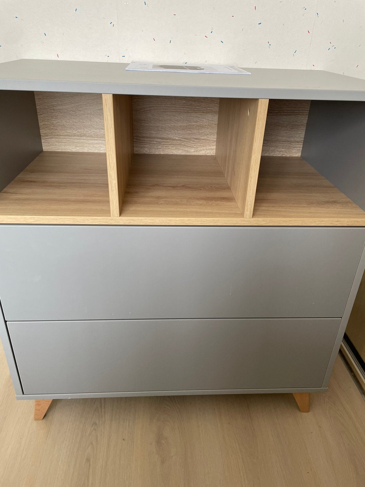 Quax Loft Commode Grijs met Houtmotief - 2 Laden, 3 Vakken, Ophalen, Gebruikt, 75 tot 100 cm, Voetruimte