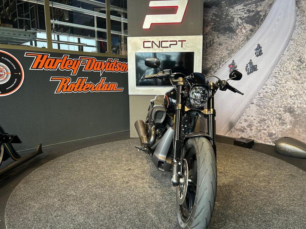 Harley-Davidson SOFTAIL FXDR 114 STAGE III (bj 2019), Motoren, Motoren | Harley-Davidson, Laan van Vredenoord 33
2289 DA  RIJSWIJK, NL