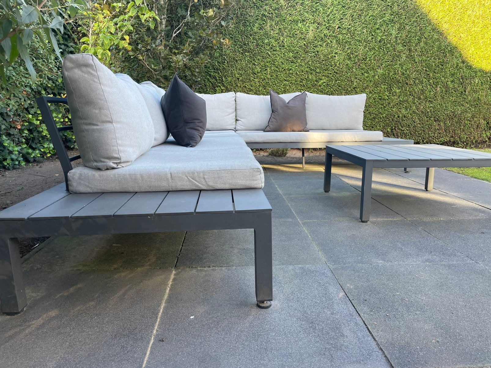 Foto 7 van Aluminium L-vormige loungeset Vinci (Exterioo) – Lichtgrijs