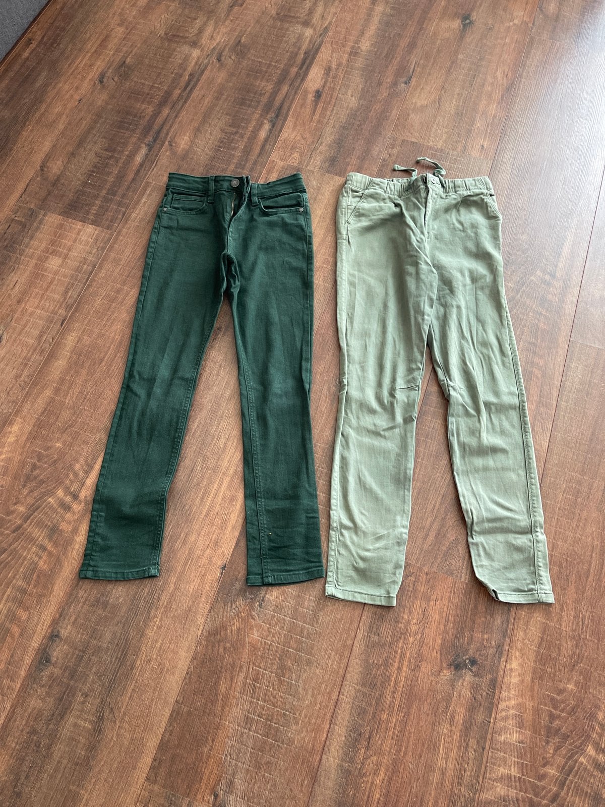 2 jongensbroeken, maat 146/152, groen, Ophalen, Gebruikt, Jongen, Broek