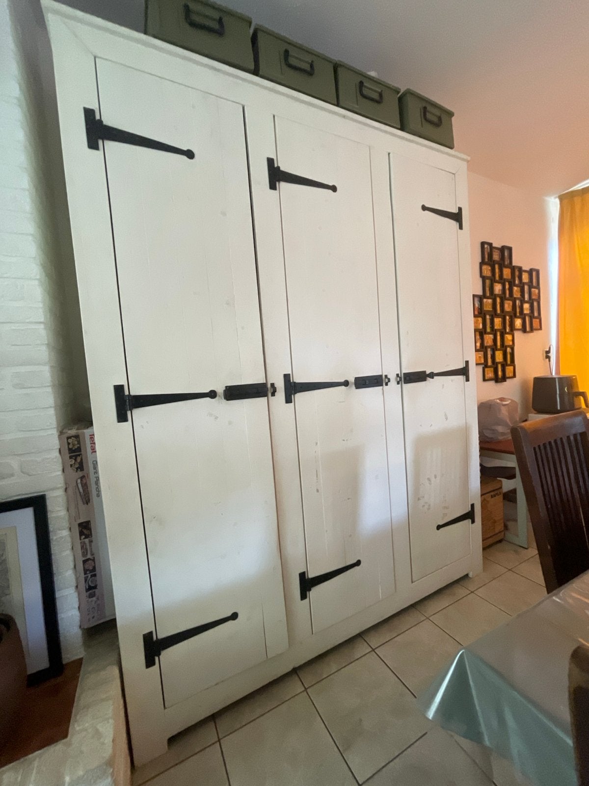 Grote witte kast met 3 deuren en planken, Ophalen, Gebruikt, 200 cm of meer, 150 tot 200 cm
