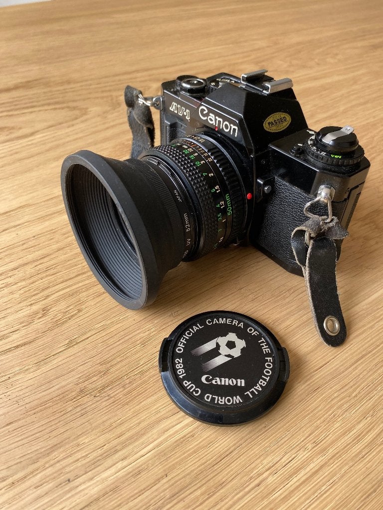 Canon AV-1 + 50mm Lens+tas+Philips flitser, Ophalen, Gebruikt, Spiegelreflex, Canon
