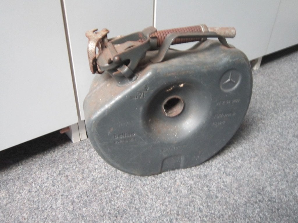 MERCEDES JERRYCAN BELLINO, Ophalen