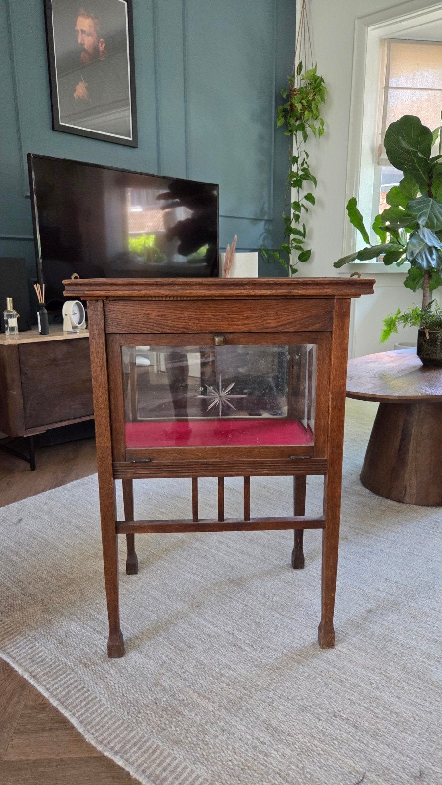 Antieke houten theekast met glazen vitrine, Ophalen of Verzenden