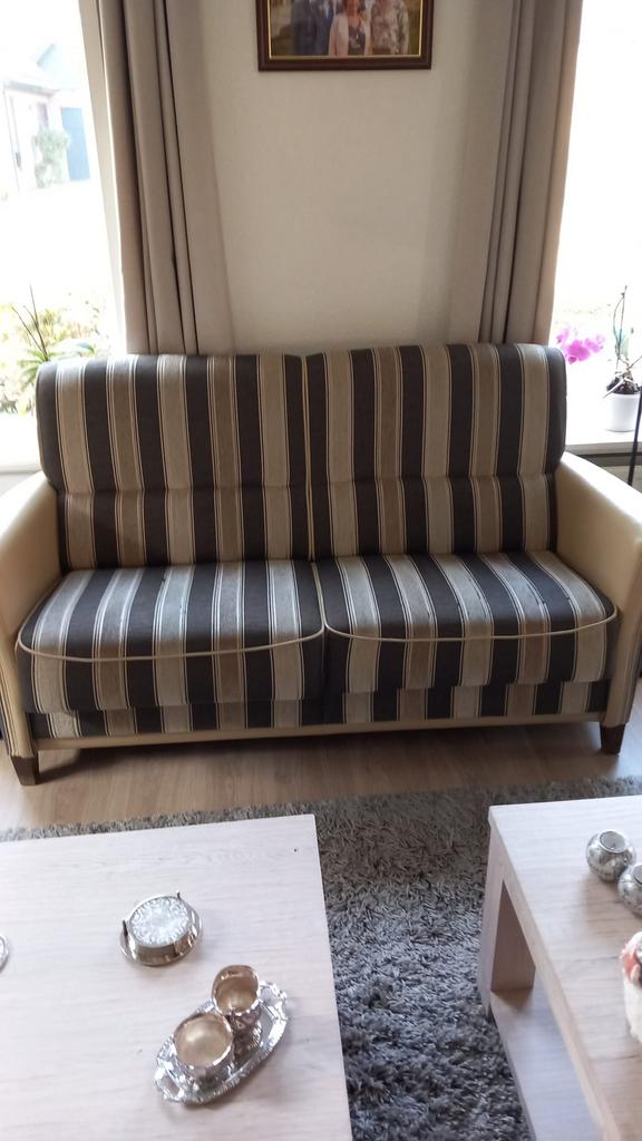 Gratis in Nijkerk twee 2 stoelen fauteuils en bankstel, Ophalen, Zo goed als nieuw, 75 tot 100 cm
