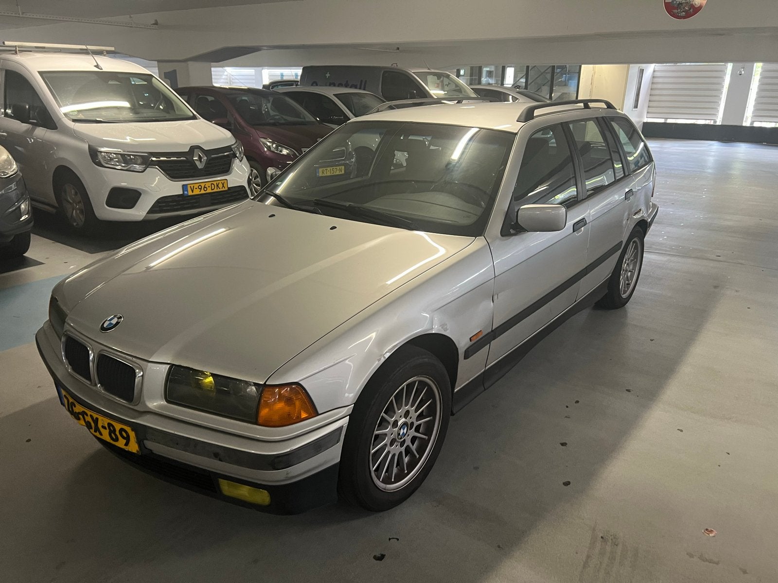 BMW 3-Serie 1.8 I 318i Touring 1999 Grijs edition schade, Ophalen, Gereviseerd