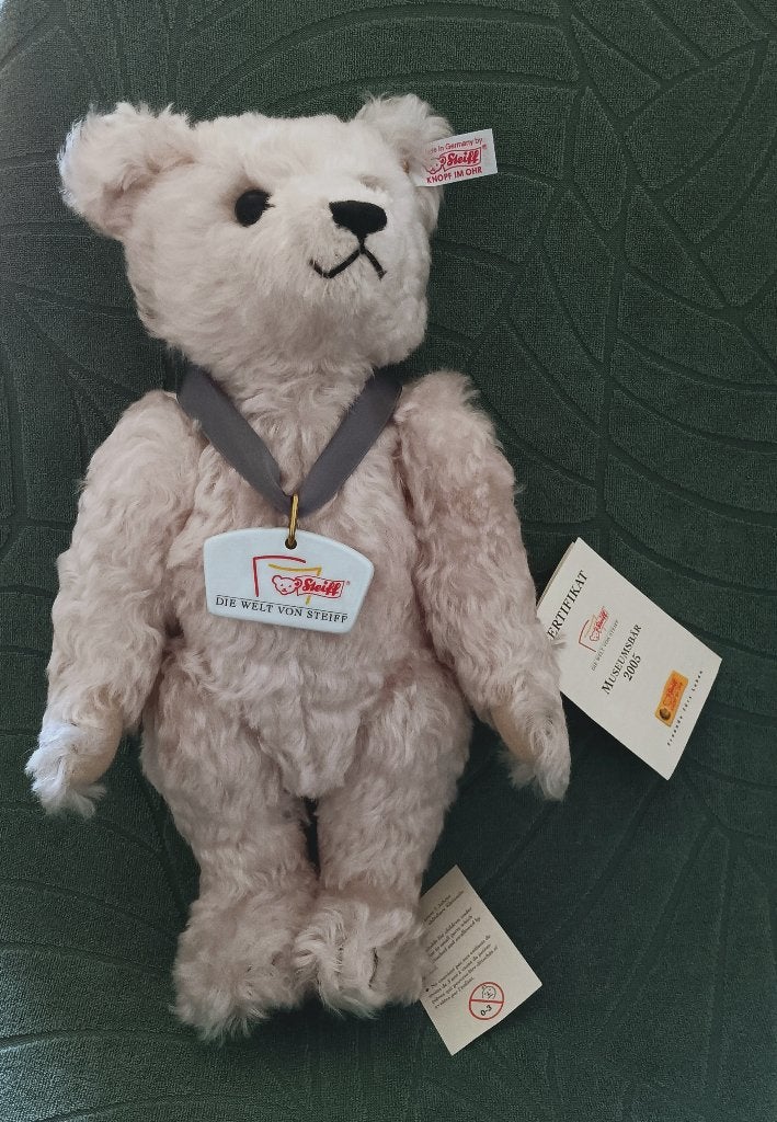 2005 steiff 672262 museum beer 2005, 30 cm NIEUWSTAAT, Verzamelen, Beren en Cherished Teddies, RichardSteiffstrasse, Steiff, Steiff