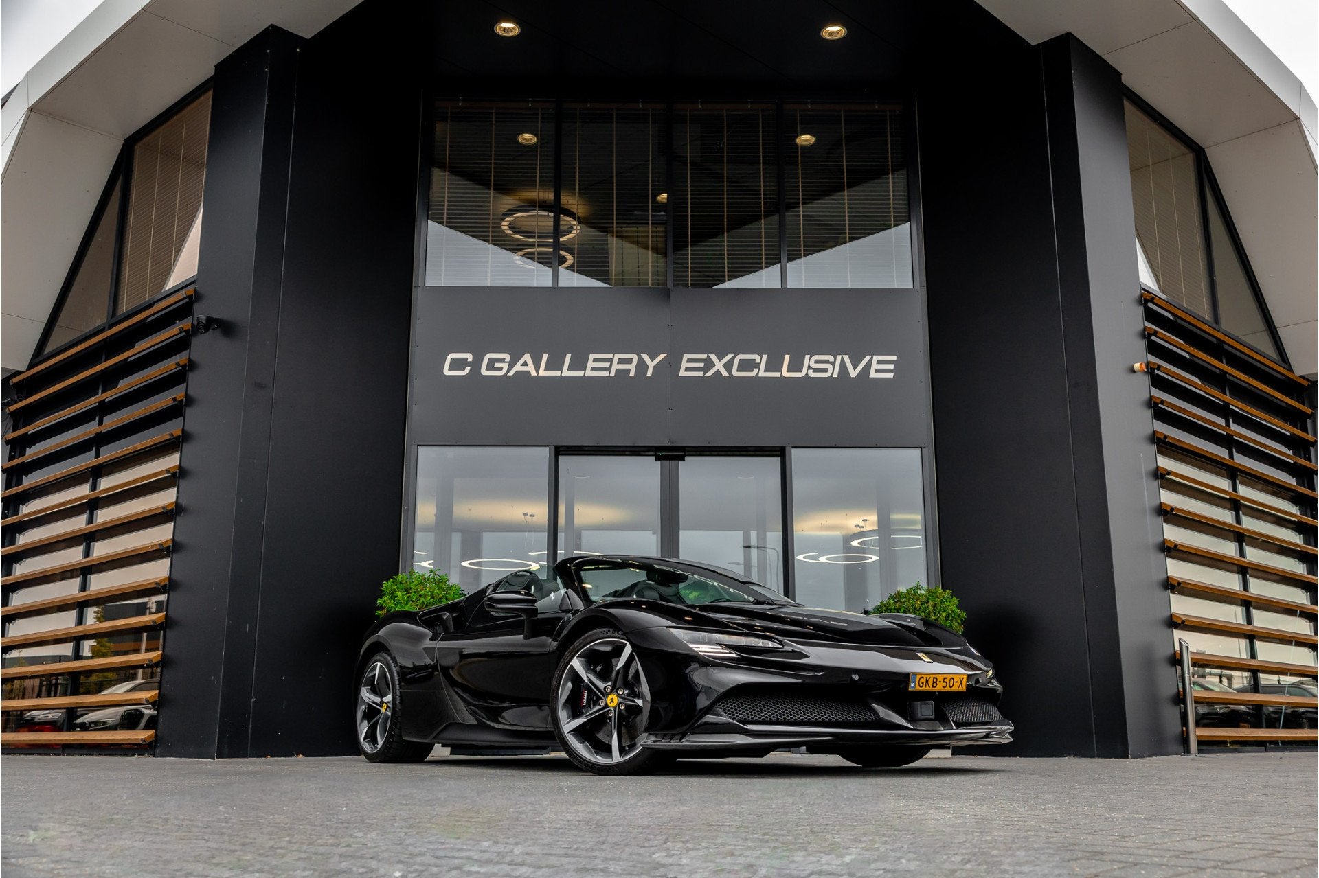 Ferrari SF90 Spider 4.0 V8 - Nieuwe Auto | Origineel NL | Li, Auto's, Ferrari, Automaat, Cabriolet, Zwart, Bedrijf