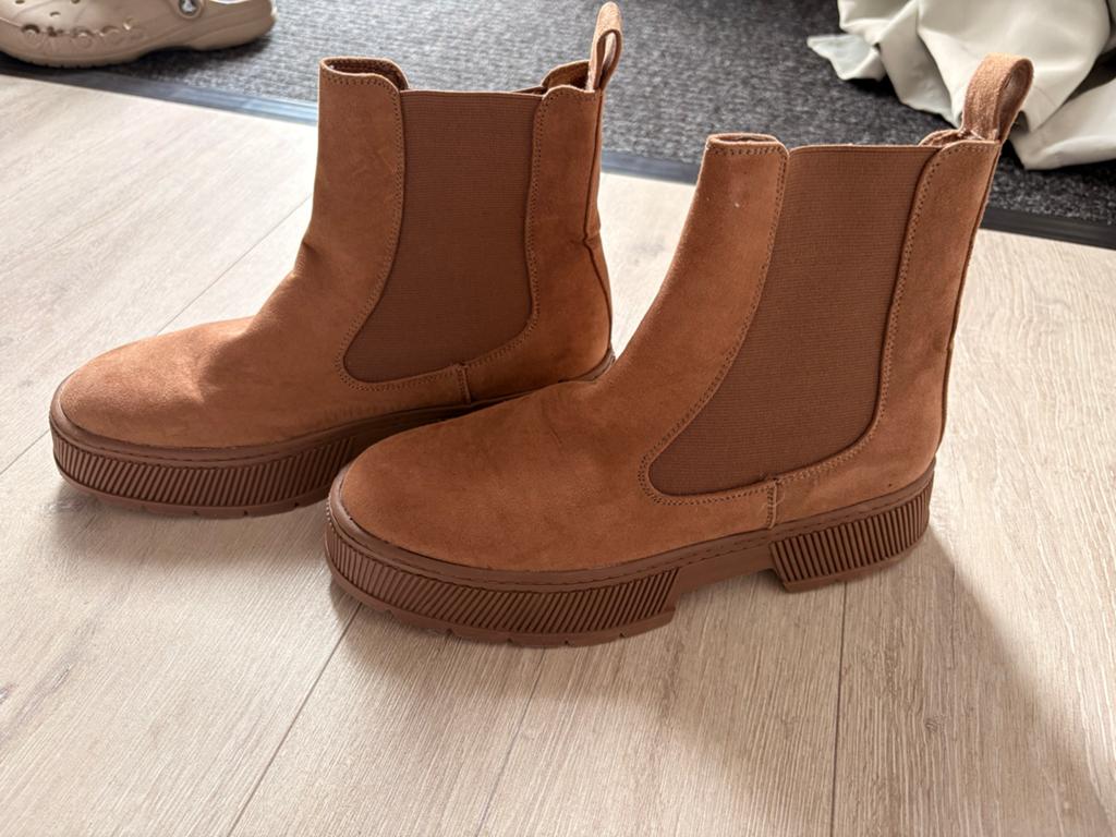 Primark bruine enkellaarzen maat 37, Kleding | Dames, Ophalen of Verzenden, Zo goed als nieuw, Bruin, Lage of Enkellaarzen