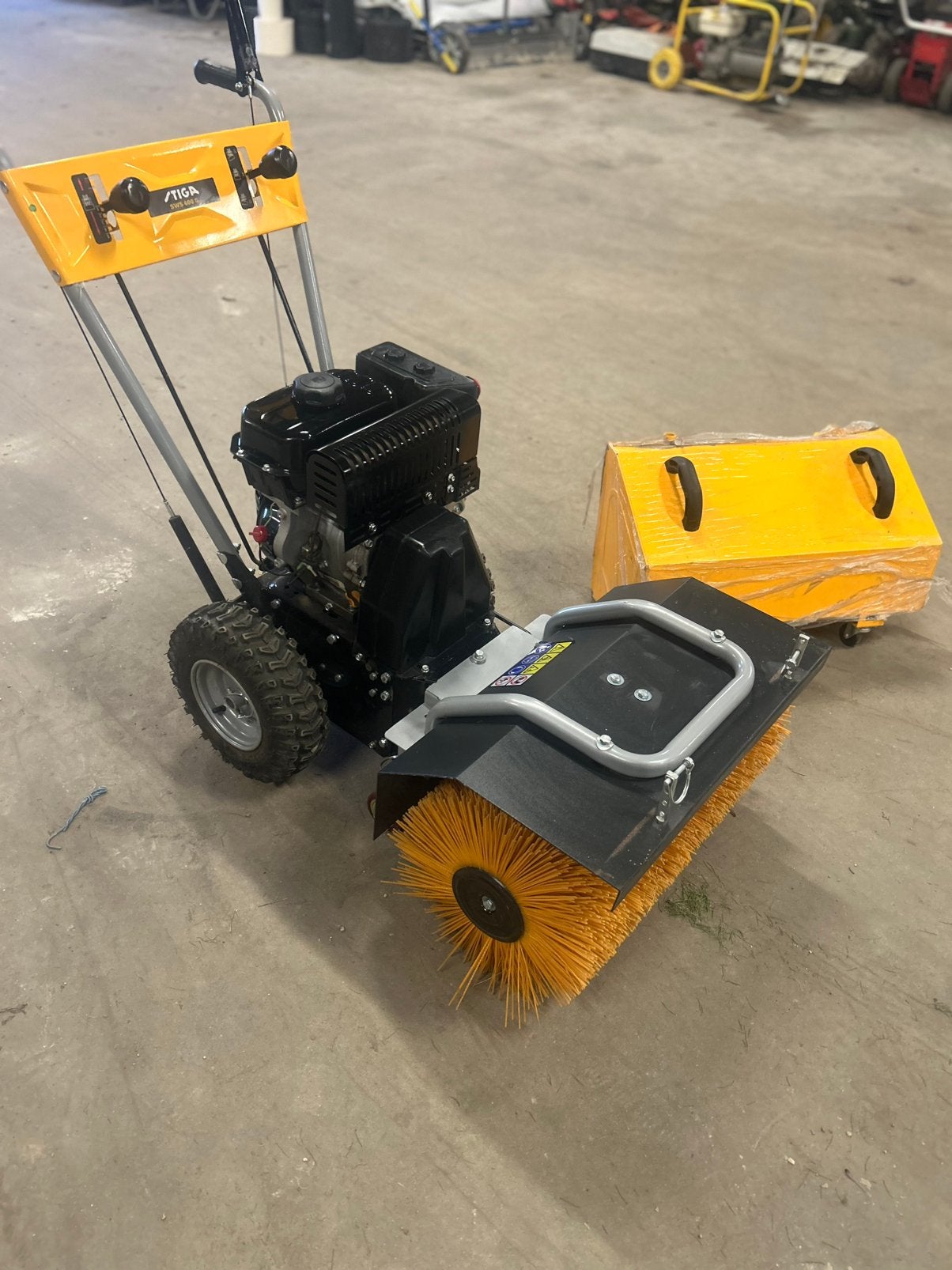 Stiga sws 600 veegmachine / opvangbak, Ophalen, Zo goed als nieuw