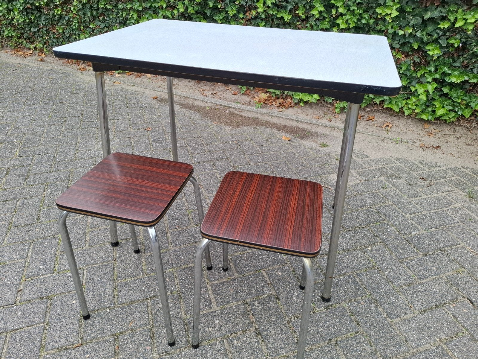 formica tafeltje met 2 krukjes, Ophalen, Hout