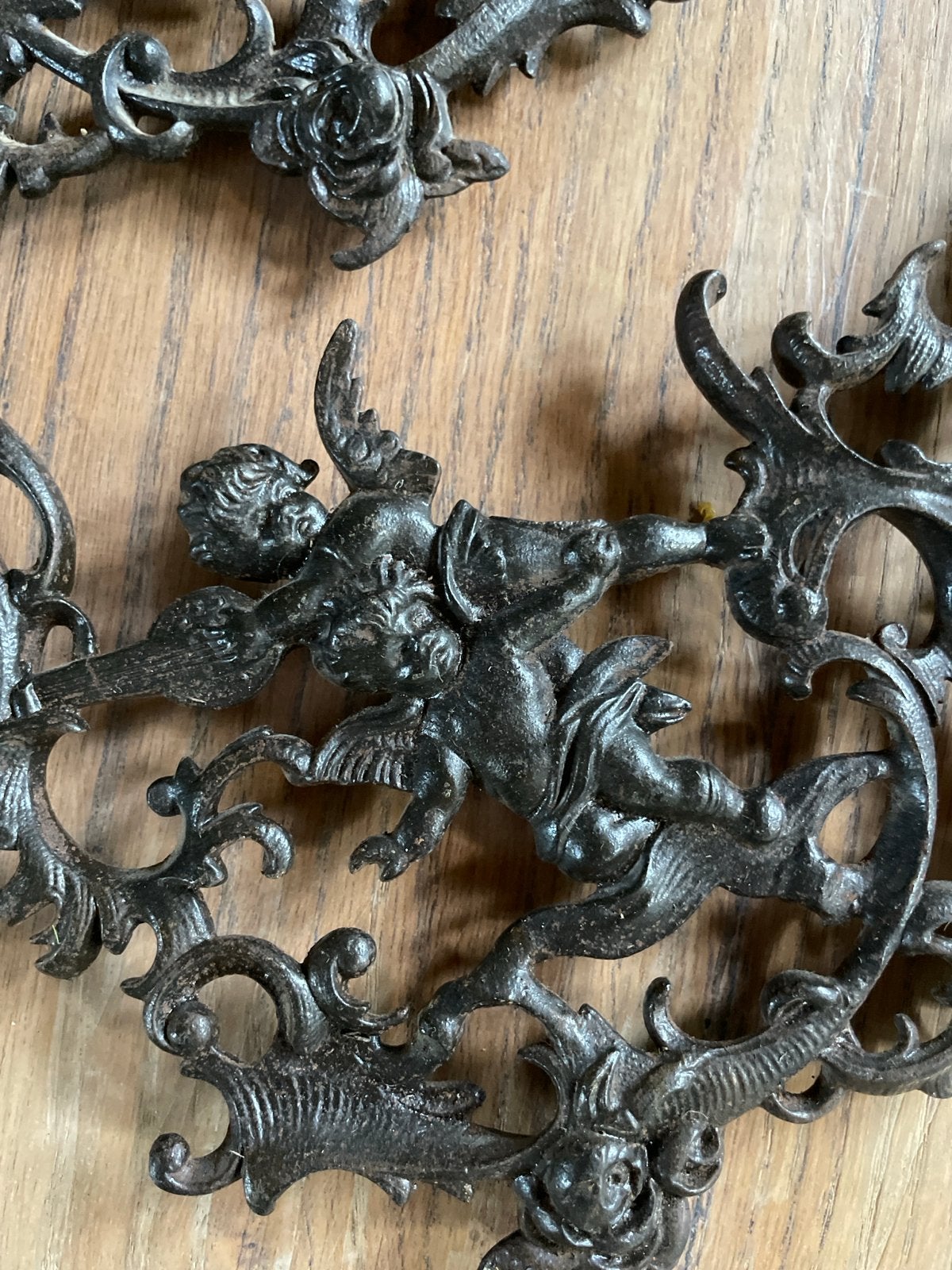 Antieke gietijzeren onderdelen voor olielamp/hanglamp, Ophalen