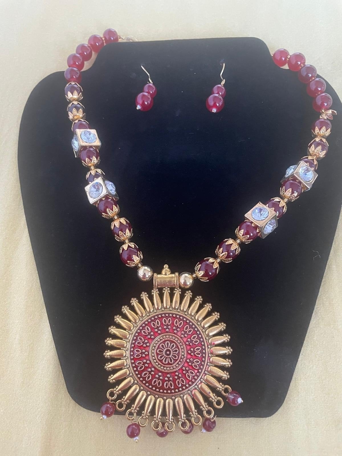 Prachtige Indiase ketting en oorbellen set, Overige materialen, Overige kleuren, Met strass, Nieuw