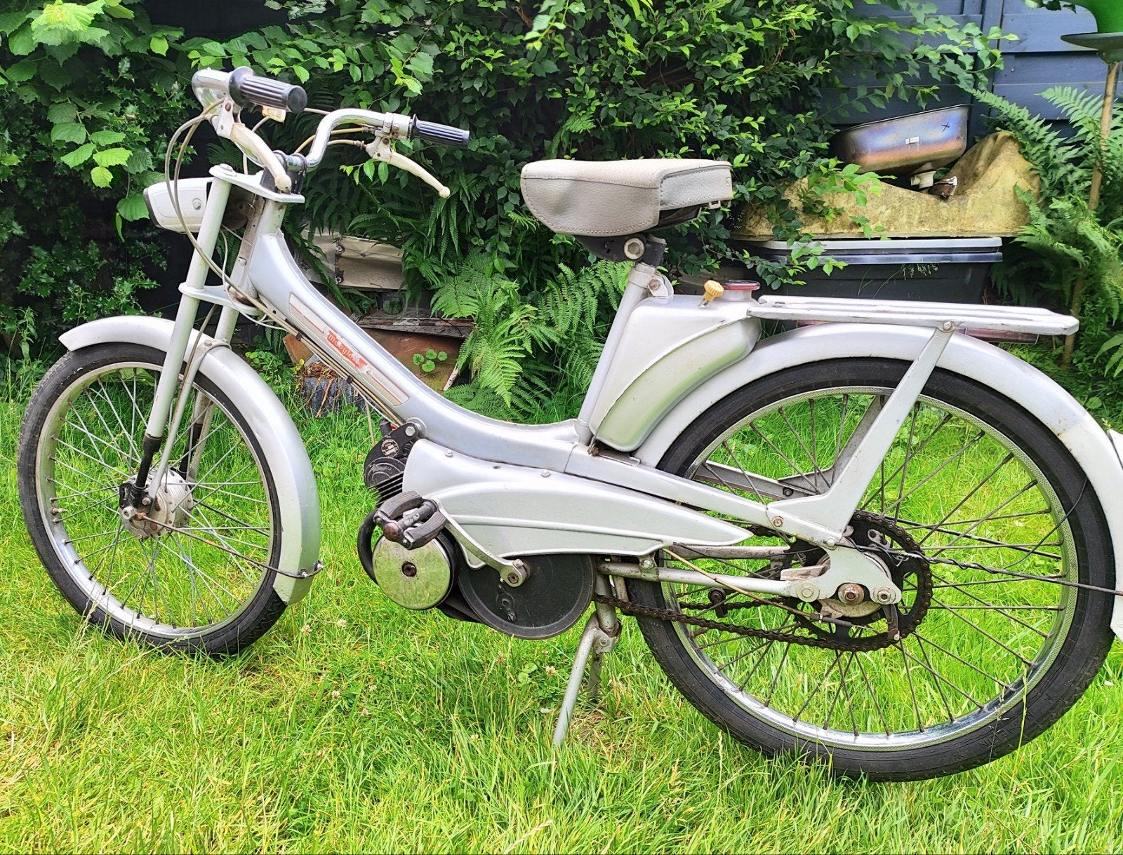 Mobylette EEG., Maximaal 45 km/u, 49 cc, 1 versnellingen, Ophalen
