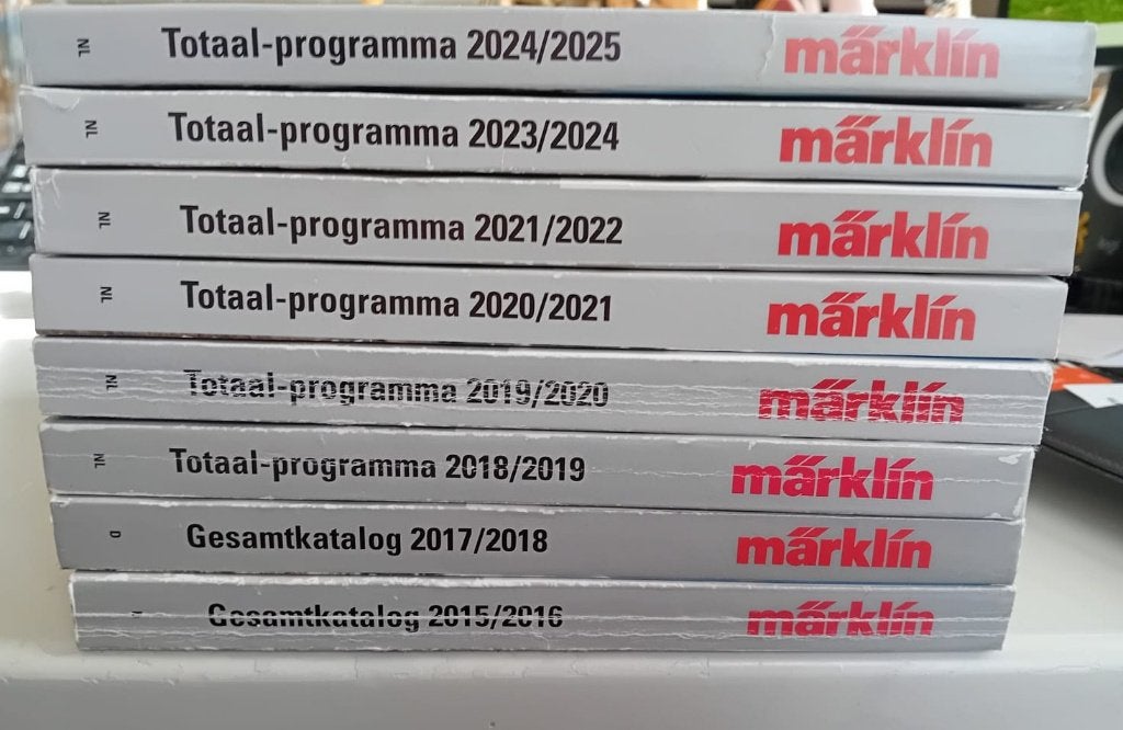 8x Marklin totaal-programma, Hobby en Vrije tijd, Ophalen of Verzenden, Wisselstroom, Boek, Tijdschrift of Catalogus, Märklin