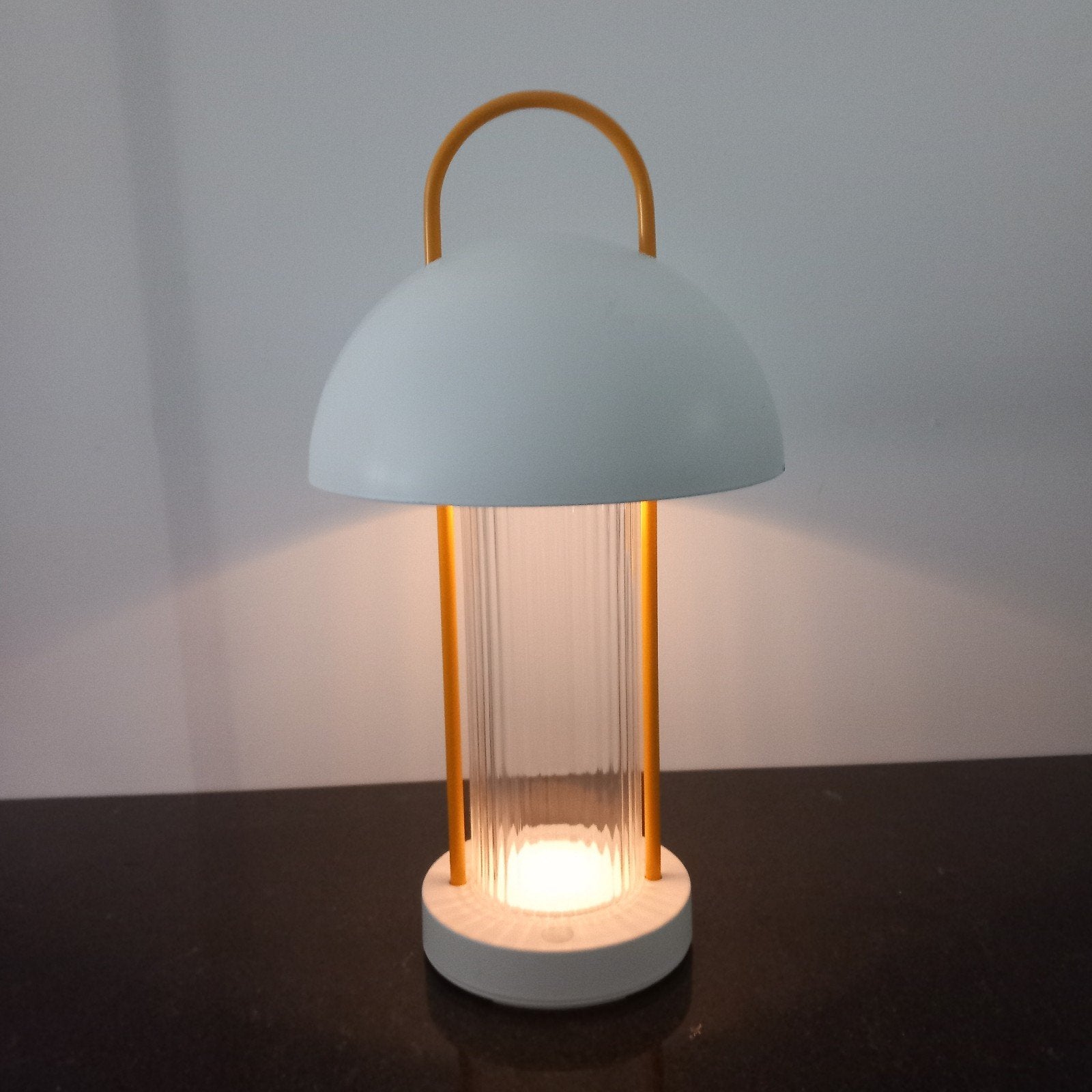 IKEA SOMMARLÅNKE LED Tafellamp (Draagbaar / Metaal & Glas), 35 cm, Ophalen of Verzenden, Zo goed als nieuw, Geel