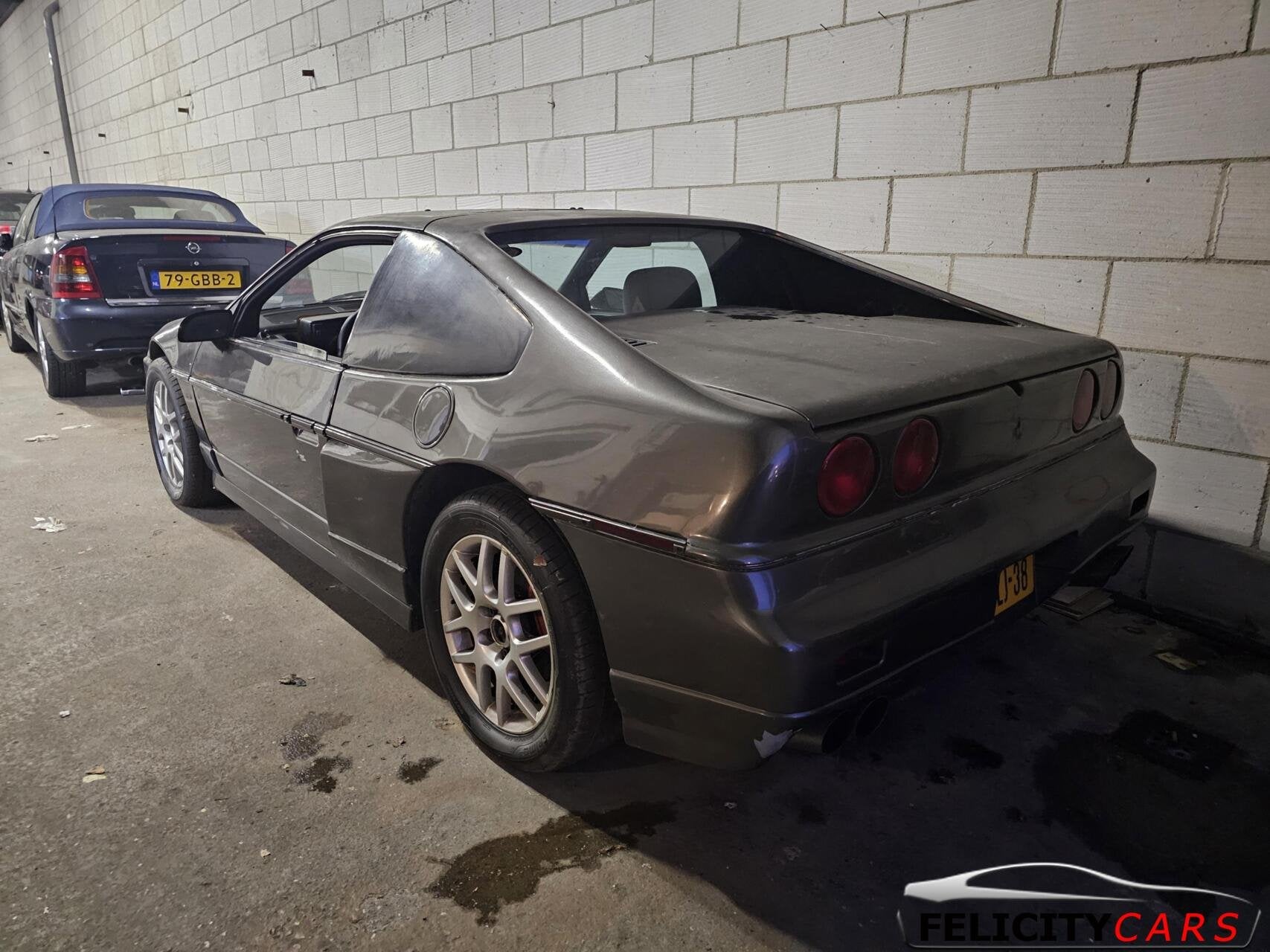 Pontiac Fiero 2.8 v6 replica look handbak, Auto's, Achterwielaandrijving, Pontiac, Bedrijf, Handgeschakeld