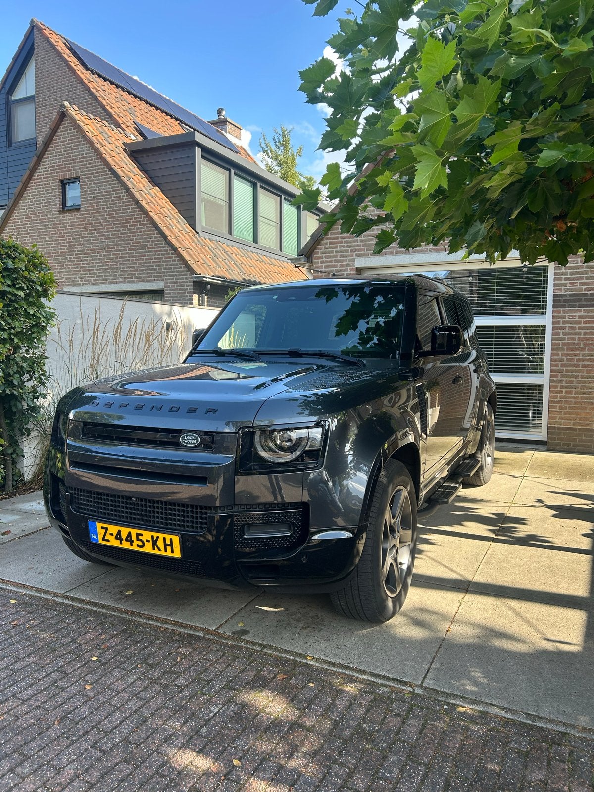 Land Rover Defender P400e 404pk Phev AWD Aut 2024 Grijs, Automaat, Zwart, 38 km/l, 3000 kg